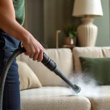 Nettoyage de tapis et canapés à la vapeur dans un salon